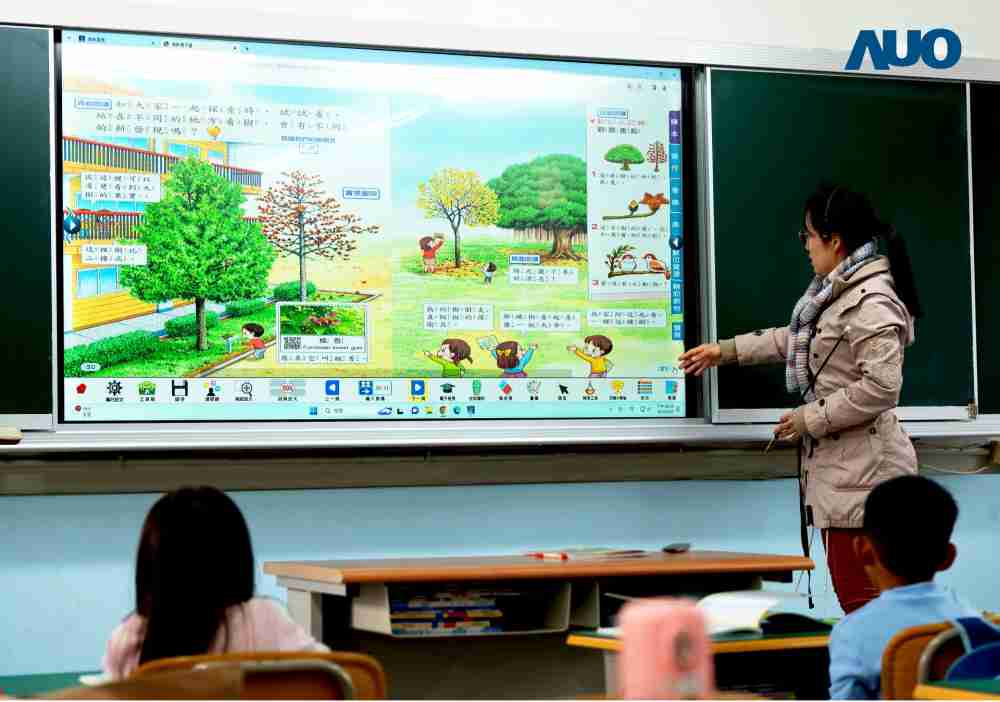 巨星国际与达擎共同开发的〝远程设备管理系统〞，，透过流畅的多功能安装模式、、、直觉设计的整合操作接口，，，，可同时管理多部设备，，，改善学校的设备管理痛点