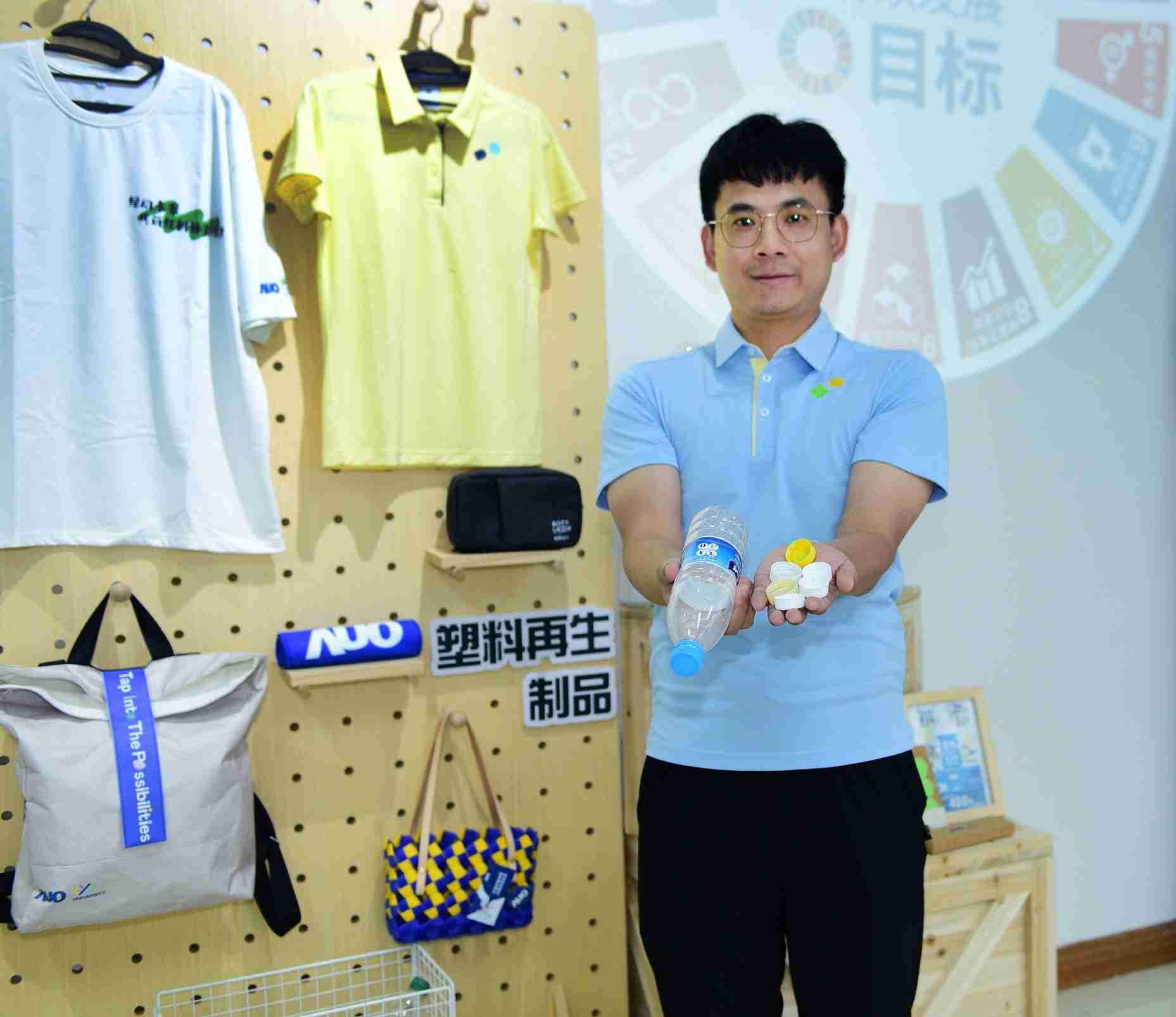 「2024智慧巨星国际展」永续发展馆中，，，，展示巨星国际厦门驱动永续发展之成果，，，，包含将厂内废弃物再制为实用物品，，，将永续发展理念深植于员工生活日常实践